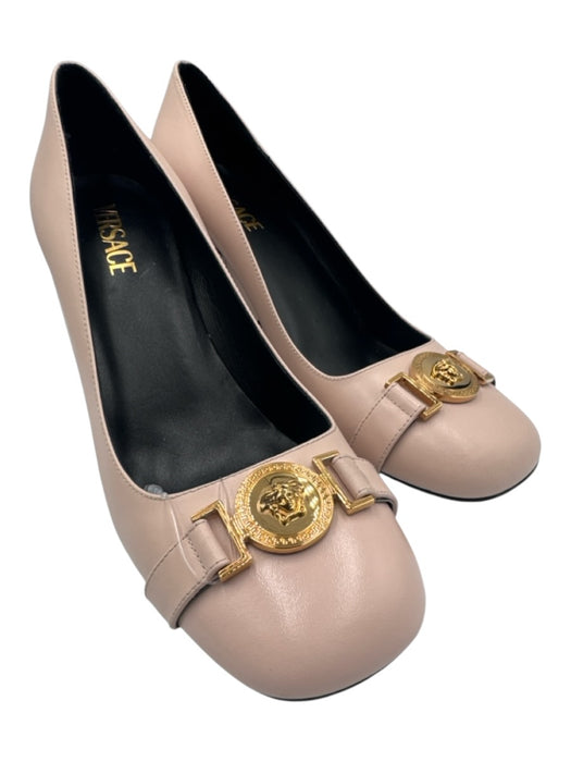 Versace Shoe Size 41 Pale Pink Leather Gold Tone Hardware medallion Pumps Pale Pink / 41