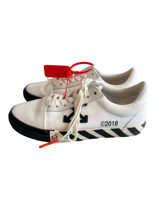 Off White Shoe Size 39 White & Black Canvas Almond Toe Lace Up Logo Shoes White & Black / 39