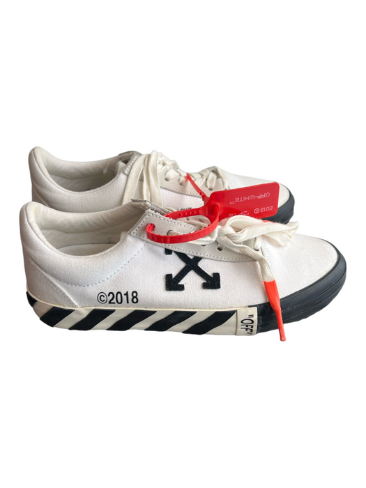 Off White Shoe Size 39 White & Black Canvas Almond Toe Lace Up Logo Shoes White & Black / 39