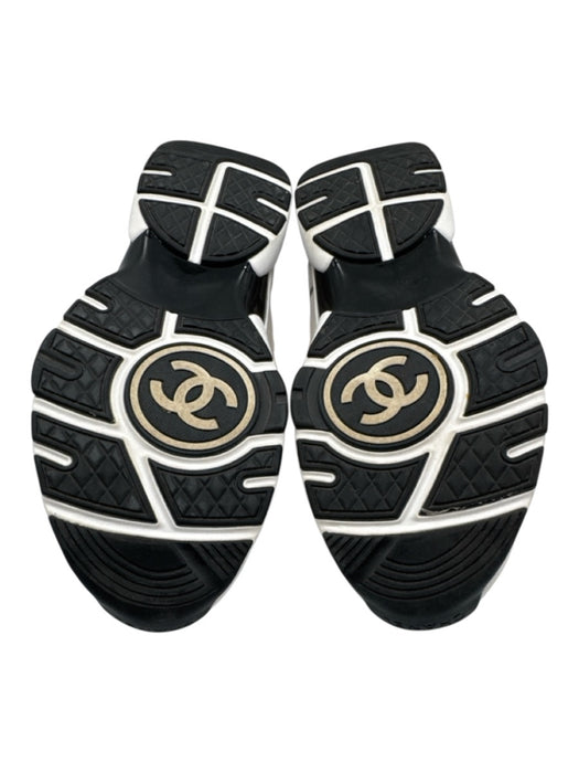 Chanel Shoe Size 42 White & Pink Textile & Leather Upper Tweed Low Top Sneakers White & Pink / 42