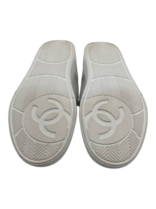 Chanel Shoe Size 42 White Calfskin Leather Lace Up Gold Logo Low Top Sneakers White / 42