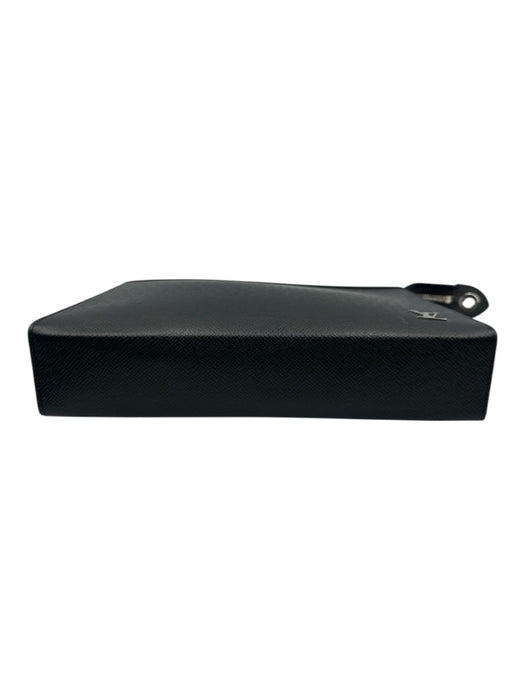 Louis Vuitton Black Taiga Leather Zip Top Silver Logo Clutch Card Slots Bag Black / S