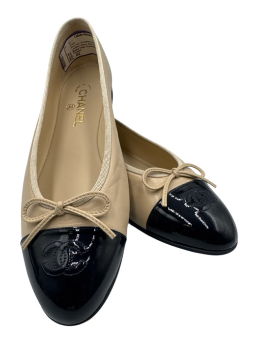 Chanel Shoe Size 42 Beige & Navy Blue Leather Upper Bow Toe Cap Ballerina Flats Beige & Navy Blue / 42