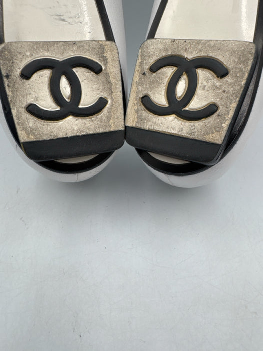 Chanel Shoe Size 39 Black & White Leather Upper Gold Tone Details Flat Pumps