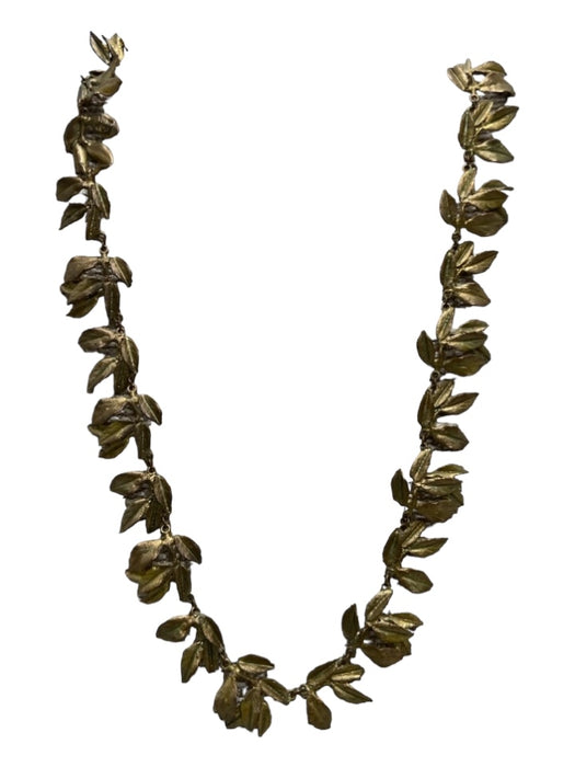 Trifari Gold Tone Metal Brushed gold Leaf Pattern Hook Necklace Gold Tone