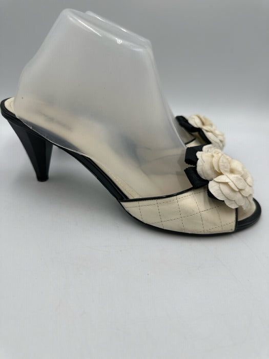 Chanel Shoe Size 39 White & Black Leather open toe Floral Quilted Mule Pumps