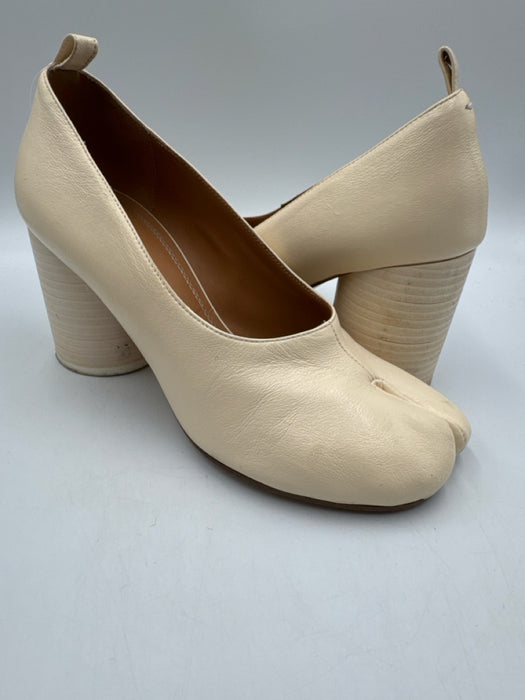 Maison Margiela Shoe Size 37.5 Cream White Leather Stacked Heel Tabby Pumps