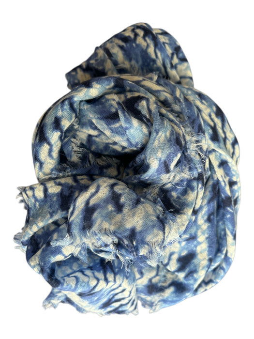 J. McLaughlin Blue & White Wool All Over Print Fringe Accent scarf Blue & White / Large