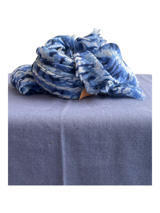 J. McLaughlin Blue & White Wool All Over Print Fringe Accent scarf Blue & White / Large