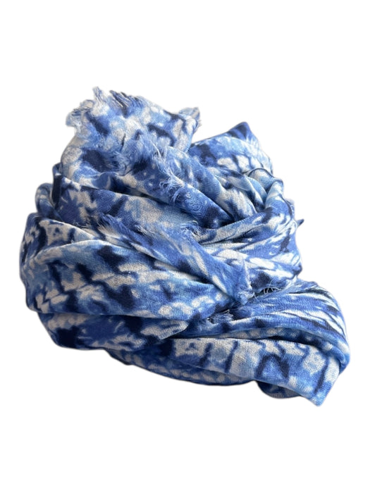J. McLaughlin Blue & White Wool All Over Print Fringe Accent scarf Blue & White / Large
