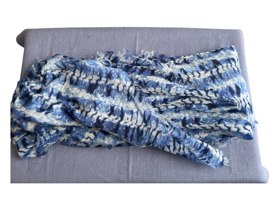 J. McLaughlin Blue & White Wool All Over Print Fringe Accent scarf Blue & White / Large