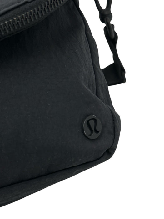 Lululemon Navy Blue Nylon Foldover Snap Button Zipper Pocket Bag Navy Blue / Small