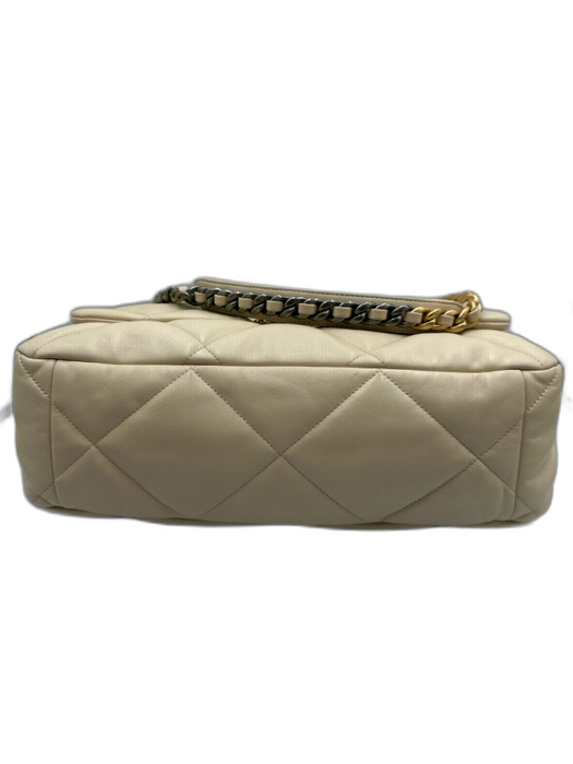 Chanel Beige Leather turn lock Quilted Flap Two Tone Chain Bag Beige / Large