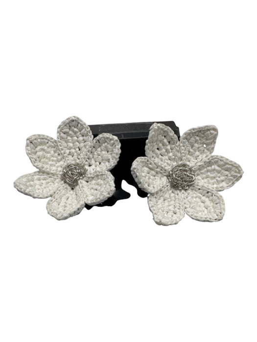 Oscar de la Renta White & Silver Raffia Clip Ons Woven Beaded Flower Earrings White & Silver