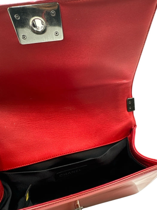 Chanel Metallic Red Patent Leather Flap Quilted Gunmetal Hardware Bag Metallic Red / Small