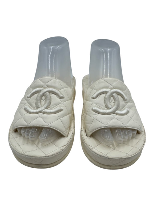 Chanel Shoe Size 38 Cream White Leather & Rubber open toe Quilted Slide Sandals Cream White / 38
