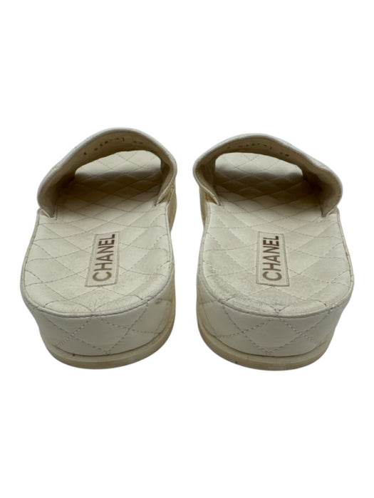 Chanel Shoe Size 38 Cream White Leather & Rubber open toe Quilted Slide Sandals Cream White / 38