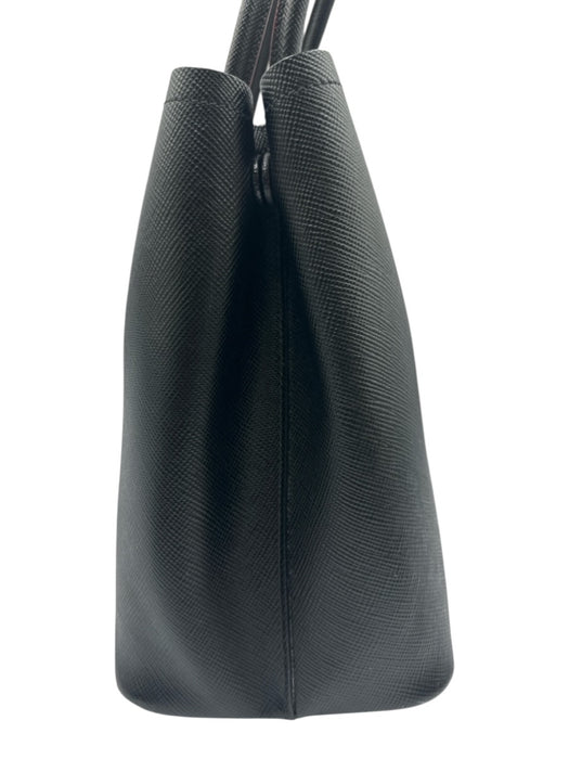 Prada Black & Red Saffiano Leather Open Top Top Handles Dust bag incl. Bag Black & Red / M