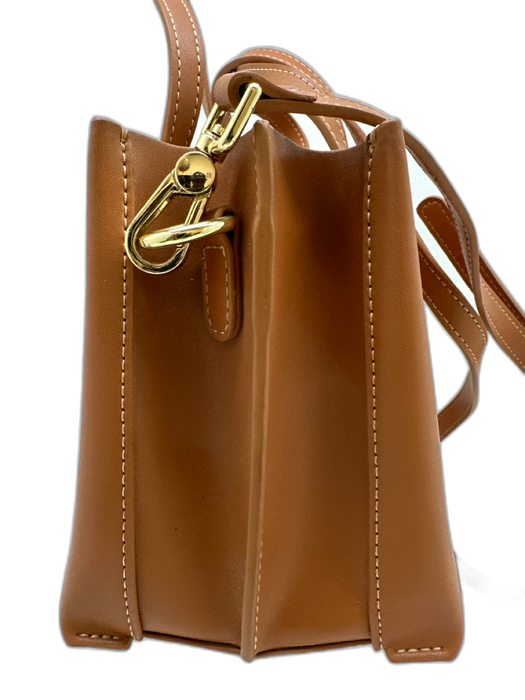 aallyn Brown Leather Top Handle Magnetic Flap Crossbody Bag Brown / S