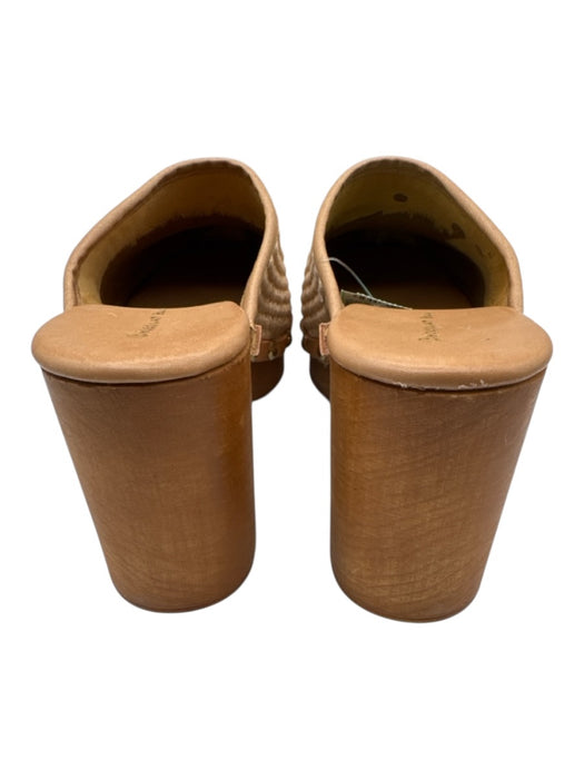 Chocolat Blu Shoe Size 40 Tan & brown Raffia & Wood Round Toe Gold studs Clogs Tan & brown / 40