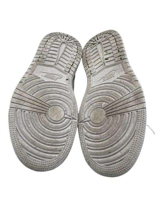 Nike Shoe Size 5.5 White & Gray Synthetic Lace Up Round Toe Shoes White & Gray / 5.5