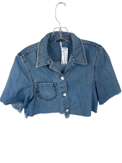 Free People Size 4 Med Light Wash Cotton Short Sleeve Button Down Cropped Top Med Light Wash / 4