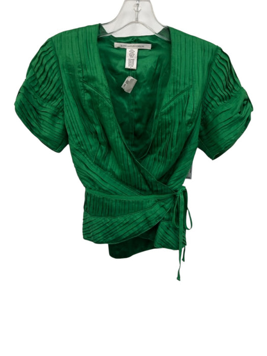 Diane Von Furstenberg Size 2 Green Silk Pintuck Pleats Short Sleeve Wrap Top Green / 2