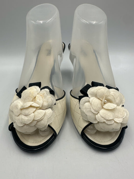 Chanel Shoe Size 39 White & Black Leather open toe Floral Quilted Mule Pumps