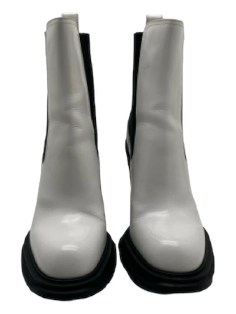 Alexander McQueen Shoe Size 39 White & Black Leather Rubber Sole Round Toe Boots White & Black / 39