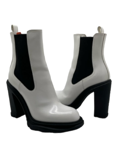 Alexander McQueen Shoe Size 39 White & Black Leather Rubber Sole Round Toe Boots White & Black / 39