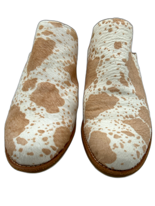 Sofft Shoe Size 38.5 Tan & White Leather Round Toe Cow Print Stacked Heel Flats Tan & White / 38.5
