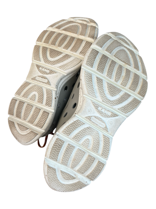 Kane Shoe Size 8 Light Gray Round Almond Toe Perforated Back Pull Shoes Light Gray / 8