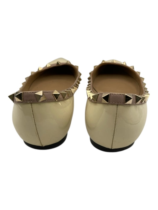 Valentino Garavani Shoe Size 38.5 Cream Beige Patent Leather Rockstud Flats Cream Beige / 38.5