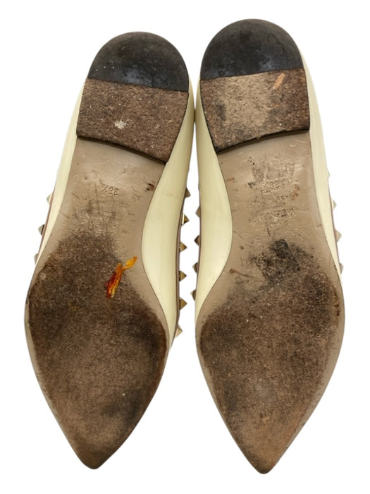 Valentino Garavani Shoe Size 38.5 Cream Beige Patent Leather Rockstud Flats Cream Beige / 38.5