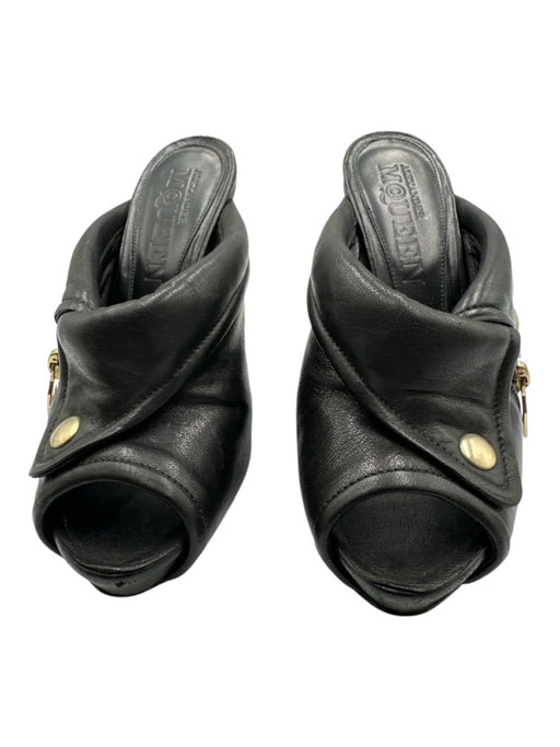 Alexander McQueen Shoe Size 37 Black Leather Gold hardware Skull Peep Toe Pumps Black / 37
