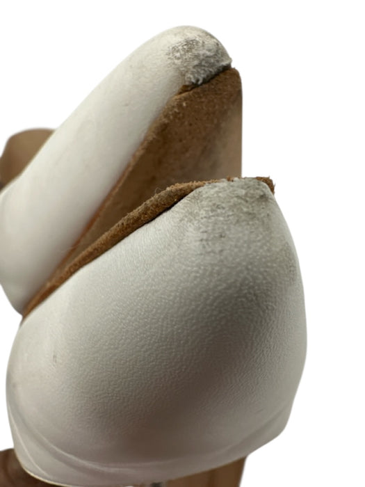 Manolo Blahnik Shoe Size 36.5 White Leather Pointed Toe Closed Toe Pumps White / 36.5