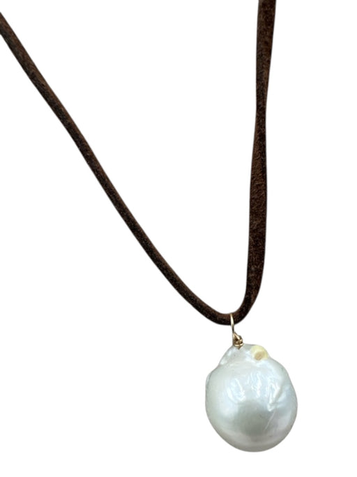 White & Brown Pearl Suede Cord Baroque Pearl Lobster Clasp Necklace White & Brown