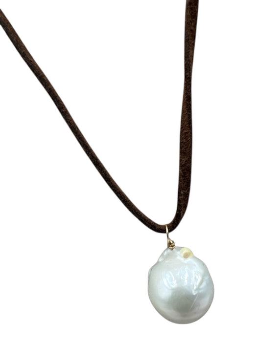 White & Brown Pearl Suede Cord Baroque Pearl Lobster Clasp Necklace White & Brown