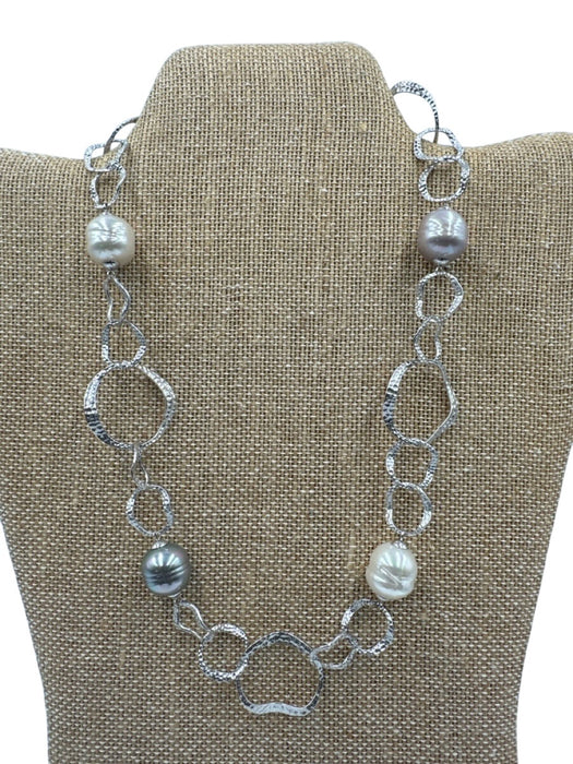 Lorren Bell Silver & White 925 Silver Pearl Hammered Chain Toggle Clasp Necklace Silver & White