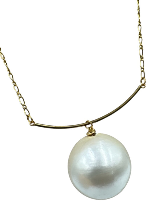 Cecile Jeanne Gold & White Metal Faux Pearl Oversized Chain Necklace Gold & White