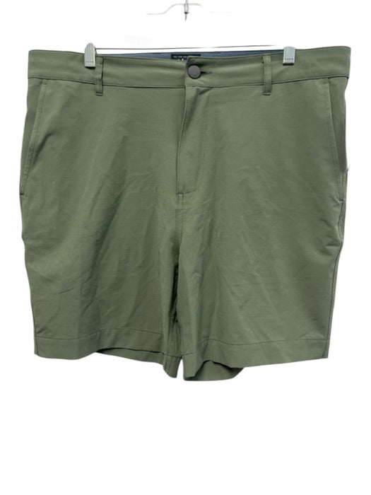 Faherty Size 34 Green Synthetic Solid Athletic Khakis Men's Shorts Green / 34