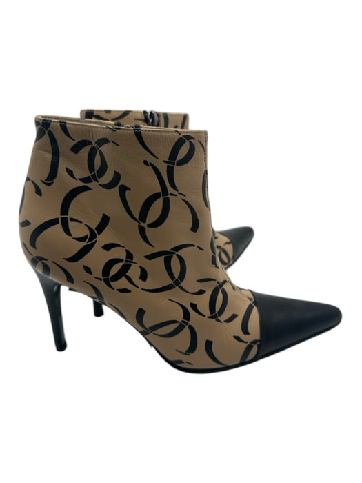 Chanel Shoe Size 37.5 Beige & Black Leather Pointed Toe Logo Print Booties Beige & Black / 37.5