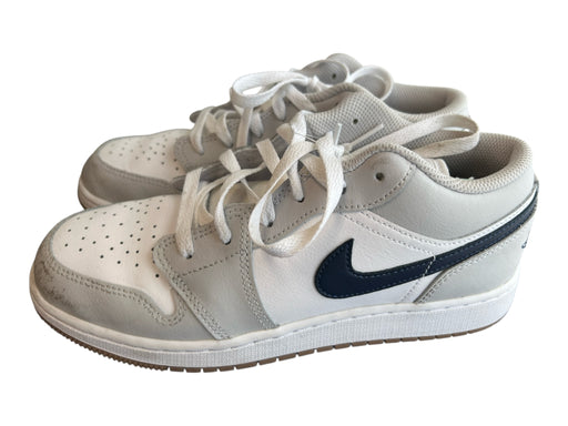 Nike Shoe Size 6 Grey & White Leather Logo Air Jordan Lace Up Sneaker Shoes Grey & White / 6