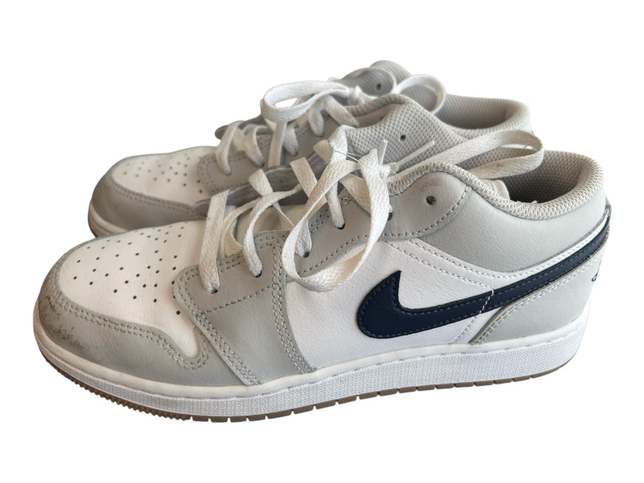 Nike Shoe Size 6 Grey & White Leather Logo Air Jordan Lace Up Sneaker Shoes Grey & White / 6