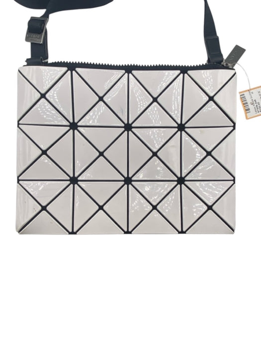 Bao Bao Issey Miyake White & Black PVC Foldable Geometric Zip Close Bag White & Black / S