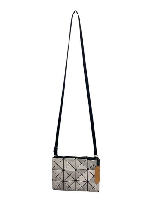 Bao Bao Issey Miyake White & Black PVC Foldable Geometric Zip Close Bag White & Black / S