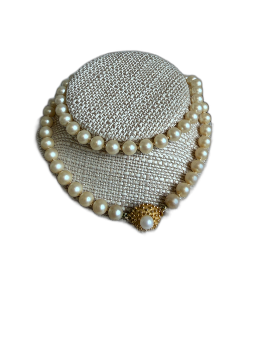 Pearl & Gold Faux Pearl Gold Closure Necklace Pearl & Gold