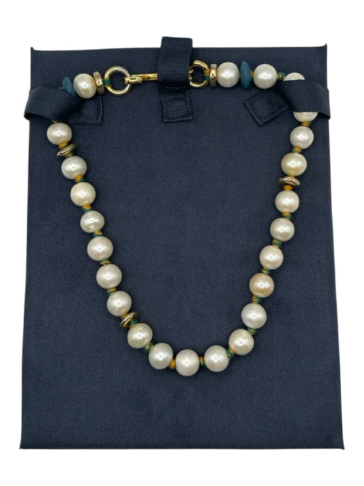 Lizzie Fortunato Pearl & Green Pearls Hook Clasp Knotted short Necklace Pearl & Green