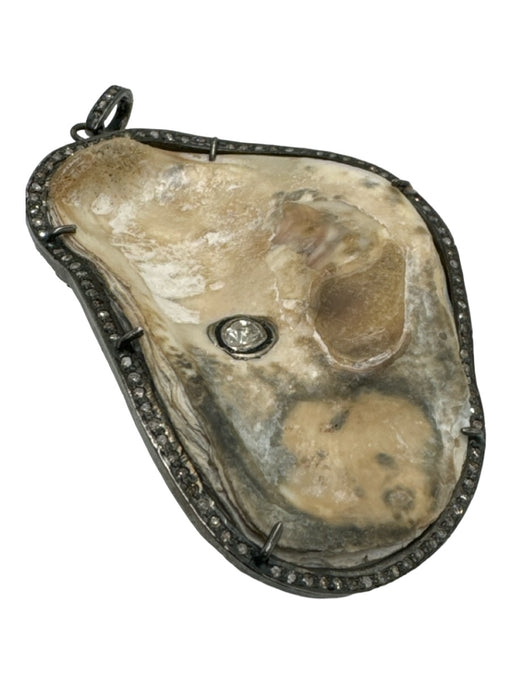 S. Carter Designs Beige & Gray Oyster Shell & Oxidized 925 Silver Oyster Pendant Beige & Gray