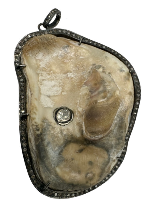 S. Carter Designs Beige & Gray Oyster Shell & Oxidized 925 Silver Oyster Pendant Beige & Gray